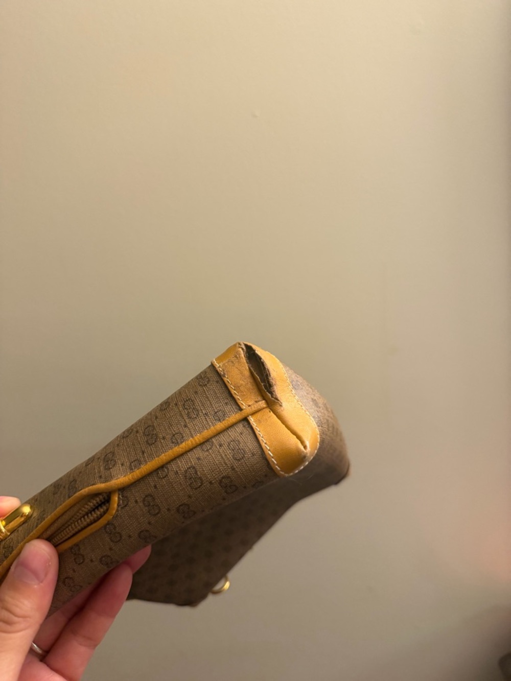 Gucci micro Monogram Pouch with Tan Trim - Picture 5 of 14